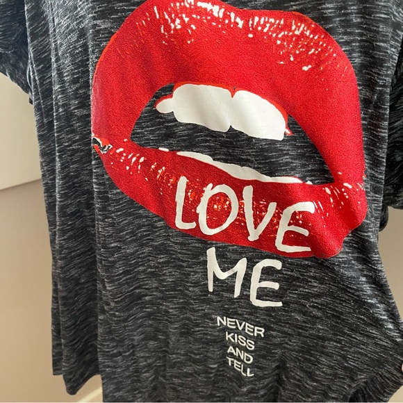 LOVE AND LEGEND Plus Size Comfy T-Shirt Graphic Tee with Lip Design - Picture 2 of 6
